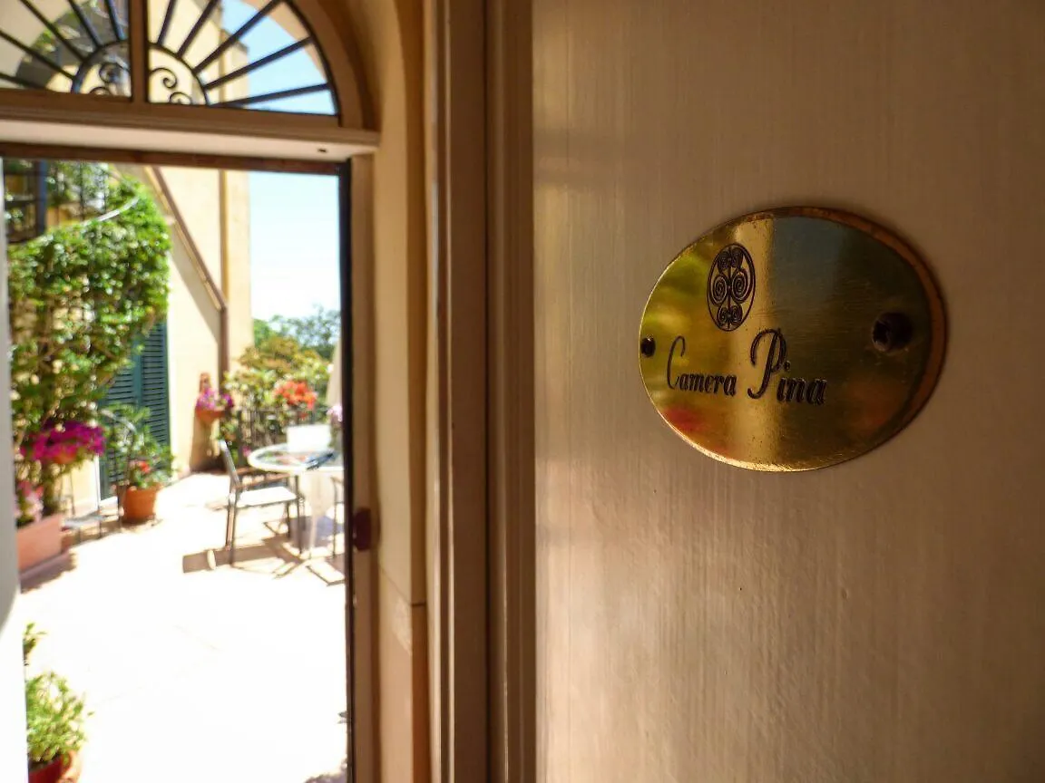 Palazzo Giovanni Bed And Breakfast 아치레알레 3*,